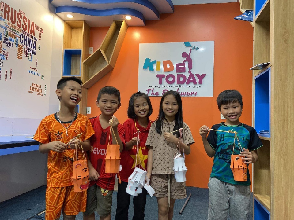 Slide https://kids-navi-s3-dev.s3.ap-southeast-1.amazonaws.com/school/19587/anh-overview/5243ece3d76f.jpg