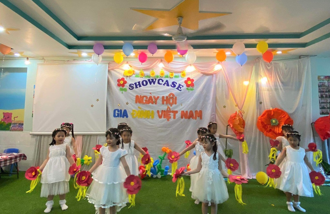 Slide https://kids-navi-s3-dev.s3.ap-southeast-1.amazonaws.com/school/2452/anh-overview/truong-mam-non-hoai-anh-mWatB5BMmFJq25aF.jpg