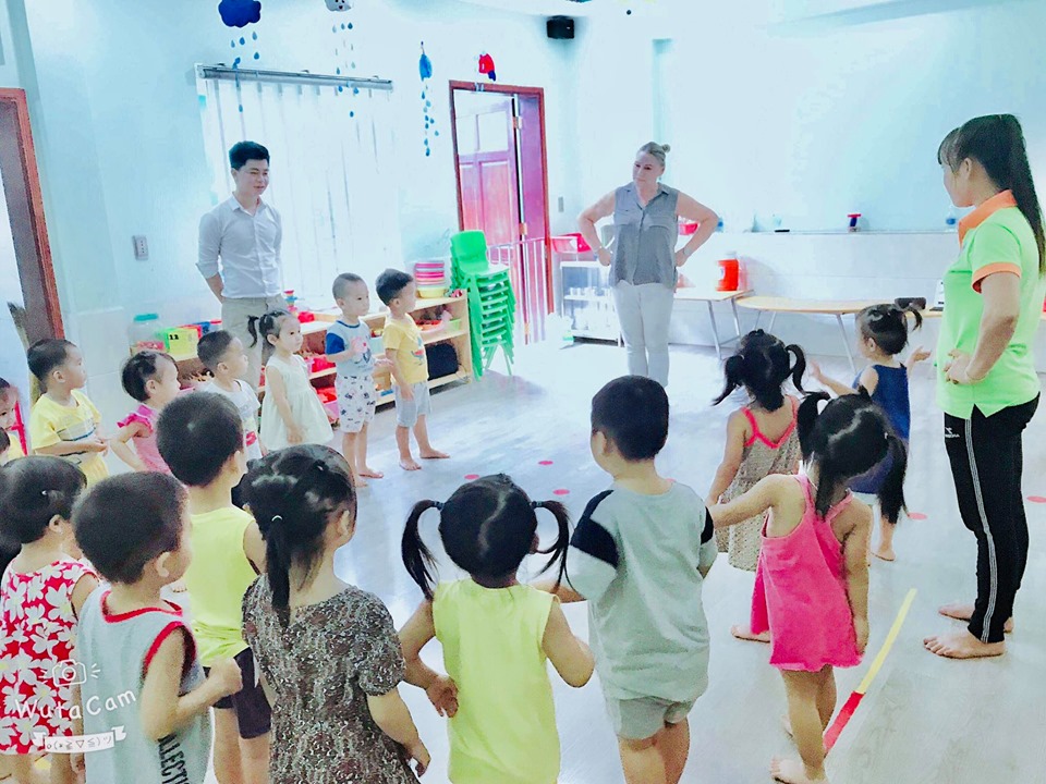 Slide https://kids-navi-s3-dev.s3.ap-southeast-1.amazonaws.com/school/2452/anh-overview/truong-mam-non-hoai-anh-tan-thoi-an11562808925.jpg