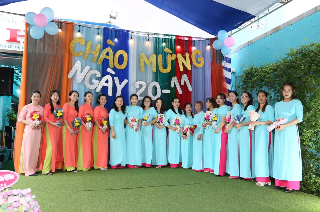 Slide https://kids-navi-s3-dev.s3.ap-southeast-1.amazonaws.com/school/2452/giao-vien/gioi-thieu-doi-ngu-giao-vien-cua-truong-mam-non-hoai-anh-uUfUobP4cS@1681375215.jpg