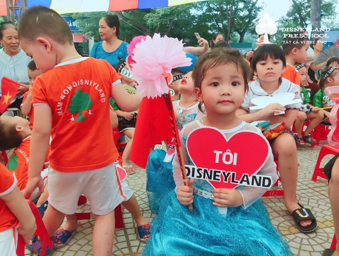 Slide https://kids-navi-s3-dev.s3.ap-southeast-1.amazonaws.com/school/6359/anh-overview/truong-mam-non-disneyland-montessori41597826521.jpg