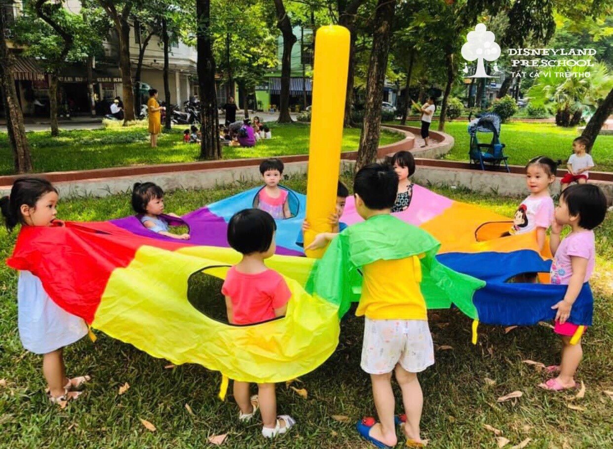 Slide https://kids-navi-s3-dev.s3.ap-southeast-1.amazonaws.com/school/6359/anh-overview/truong-mam-non-disneyland-montessori61597826521.jpg